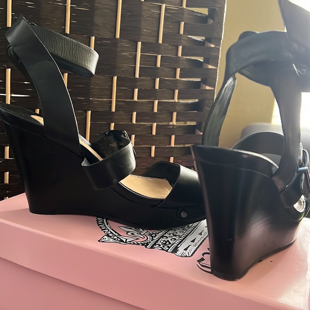 Good condition Gianni Binni black sandals